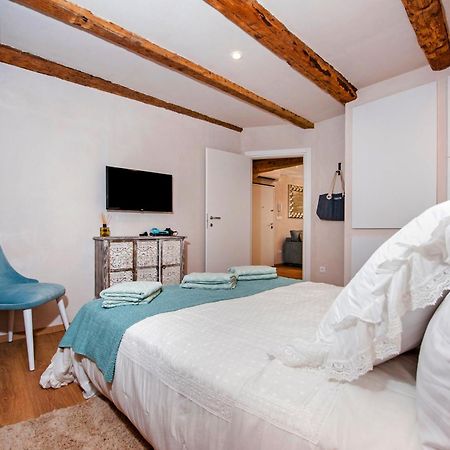 Apartments Casa De Amicis Rovinj Ruang foto