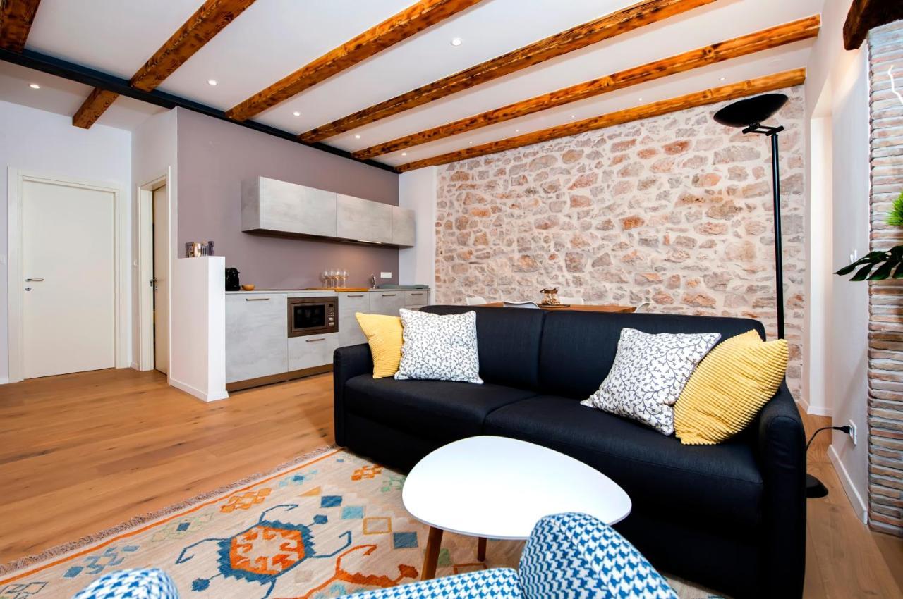 Apartments Casa De Amicis Rovinj Bagian luar foto
