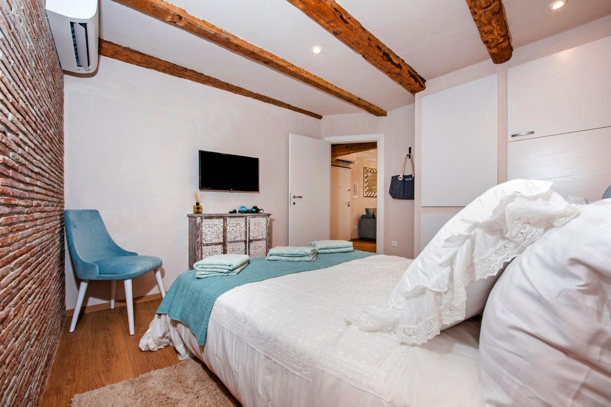 Apartments Casa De Amicis Rovinj Ruang foto