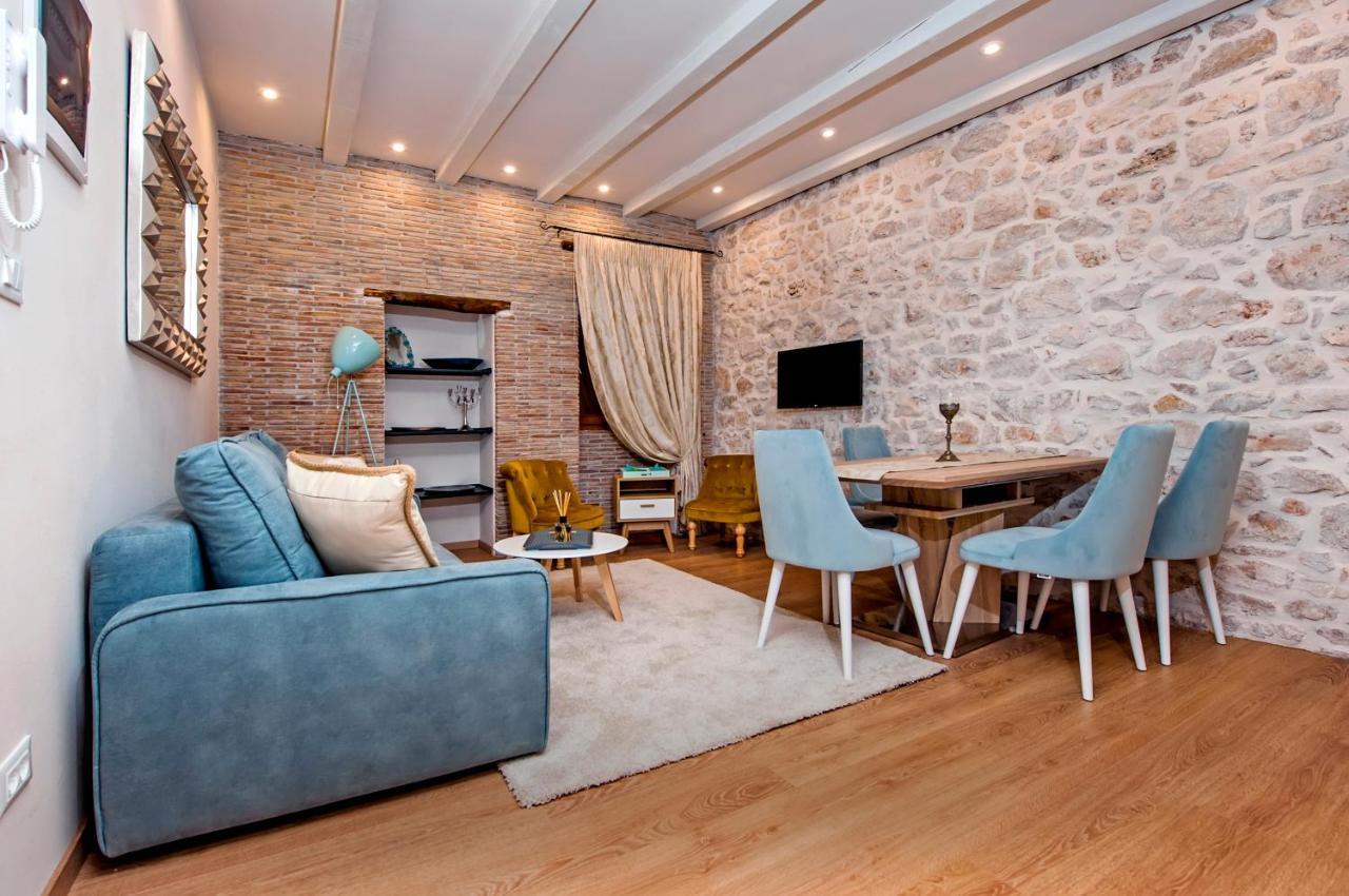 Apartments Casa De Amicis Rovinj Bagian luar foto
