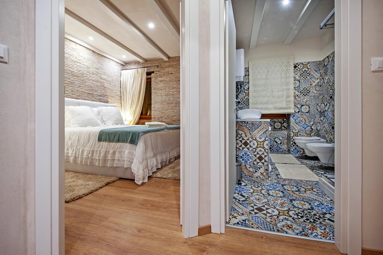 Apartments Casa De Amicis Rovinj Bagian luar foto